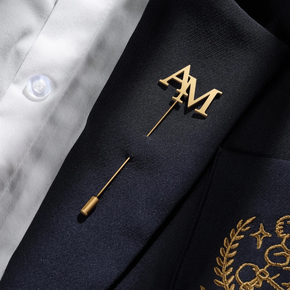 Broche Personalizado com Inici - Tuxedo Lapel Pin avaliação e preço